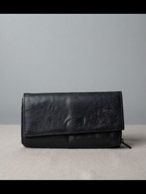 Danier Leather Classic Black Leather Women's Wallet